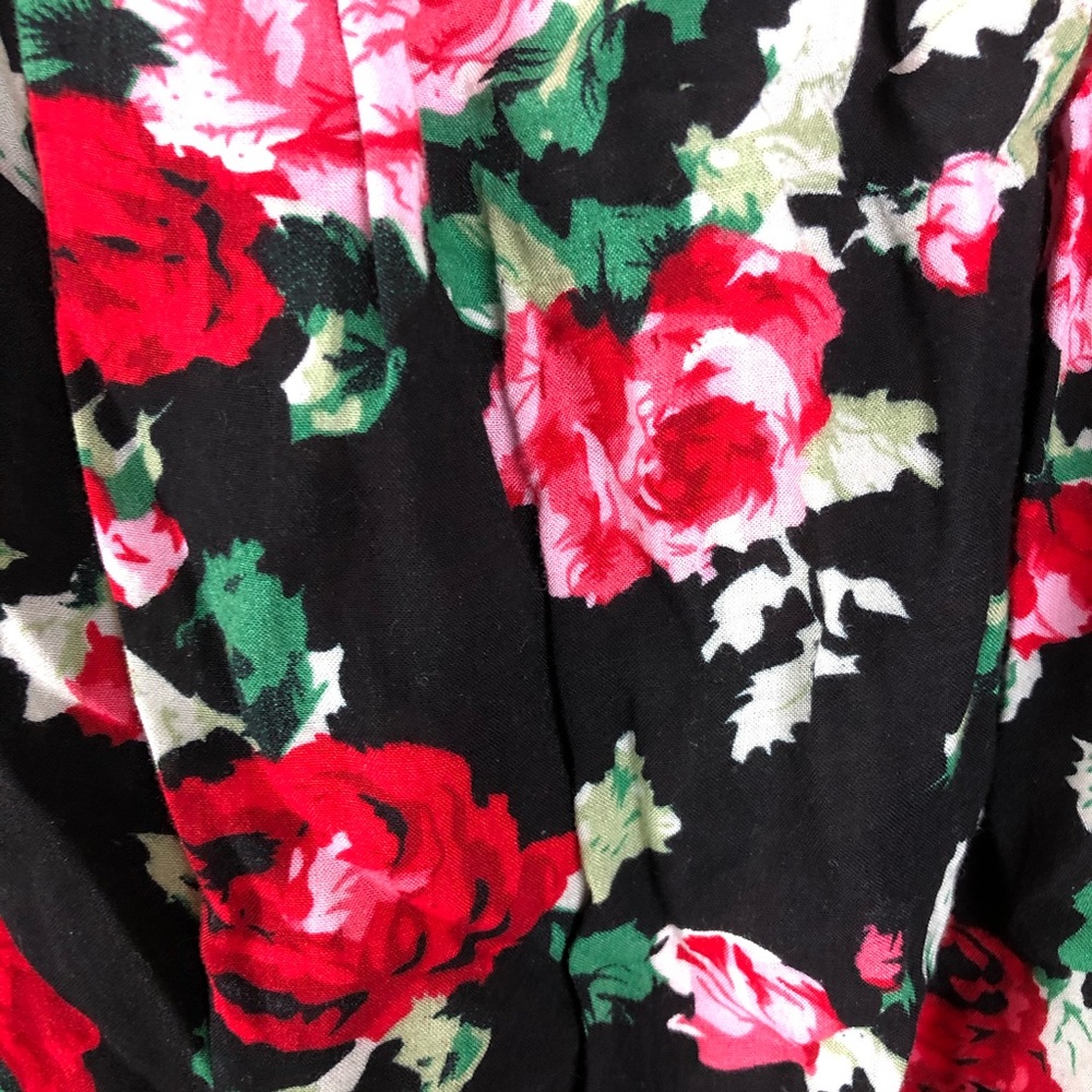 ✨Floral Crop Top with Long Sleeves✨ - Picture 3 of 4